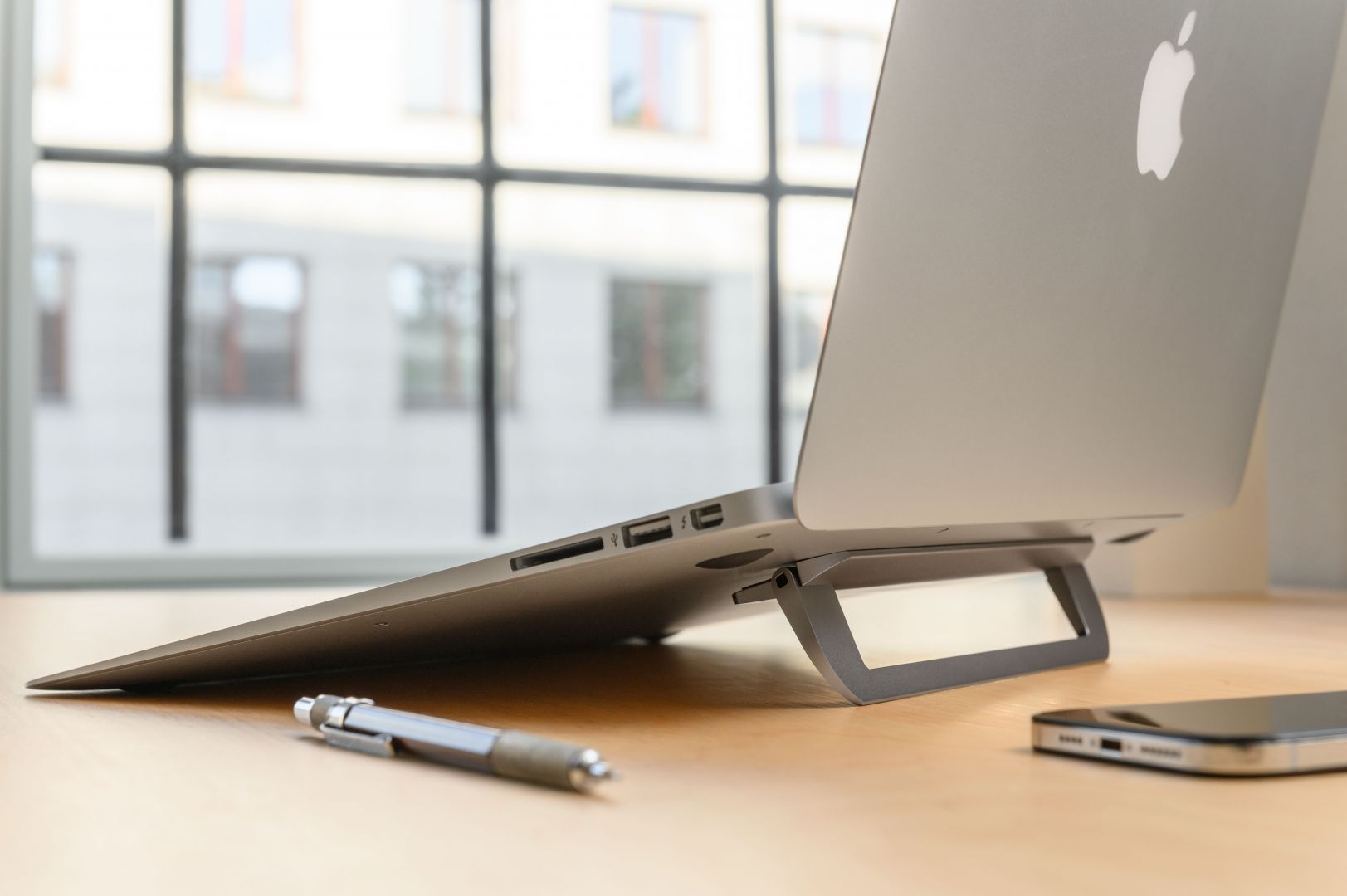 Notebook kiegészítő FIXED Frame Mini aluminum notebook illetve tablet állvány, ezüst Notebook kiegészítő FIXED Frame Mini aluminum notebook illetve tablet állvány, ezüst