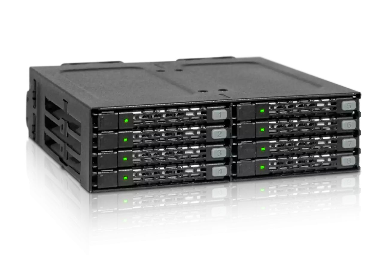 Mobilrack / Beépítő keret IcyDock ToughArmor MB998SP-B Rugged Full Metal 8 Bay 2.5 Mobilrack / Beépítő keret IcyDock ToughArmor MB998SP-B Rugged Full Metal 8 Bay 2.5
