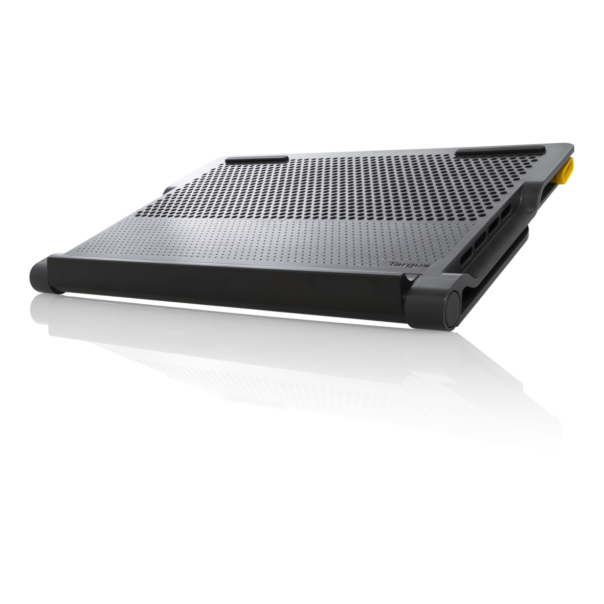 Notebook kiegészítő Targus Chill Mat with 4-Port 2.0 Hub notebook hűtőpad Black/Grey Notebook kiegészítő Targus Chill Mat with 4-Port 2.0 Hub notebook hűtőpad Black/Grey